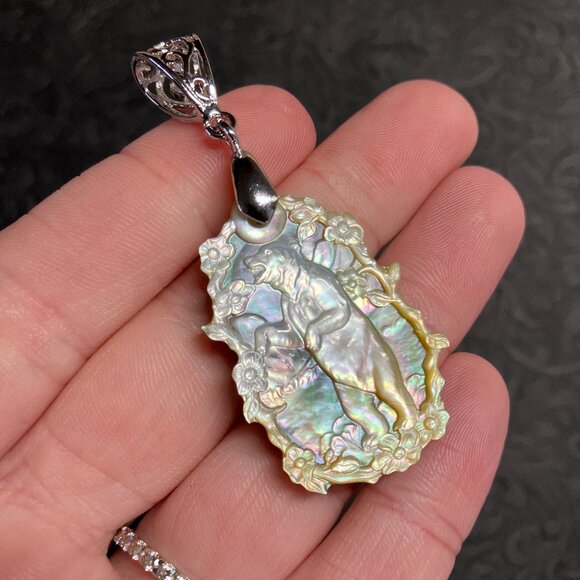 Bear Mother of Pearl Floral Pendant - Picture 3 of 9